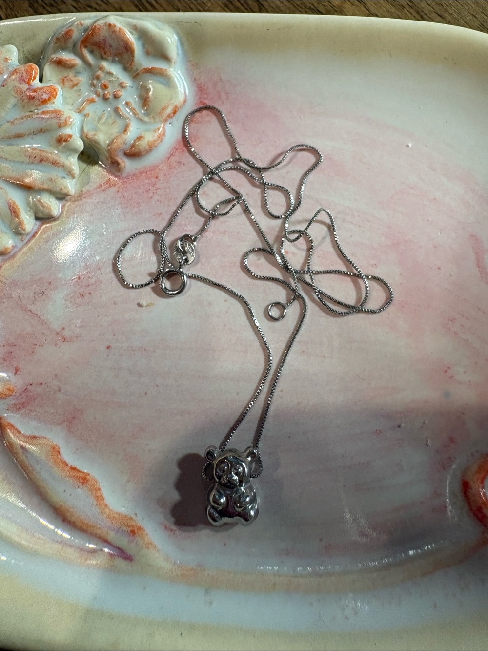 18k white gold teddy bear charm on chain.